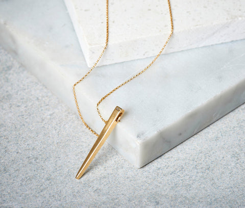 The needle pendant “Trivu Collection"
